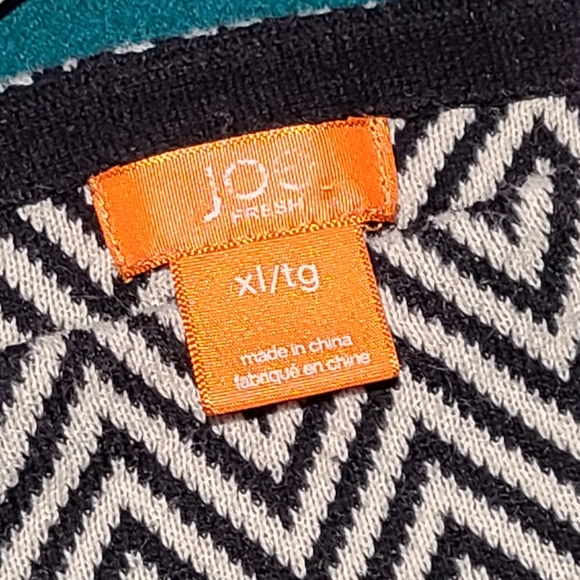 Black and white chevron boat neck knit top - Picture 3 of 5